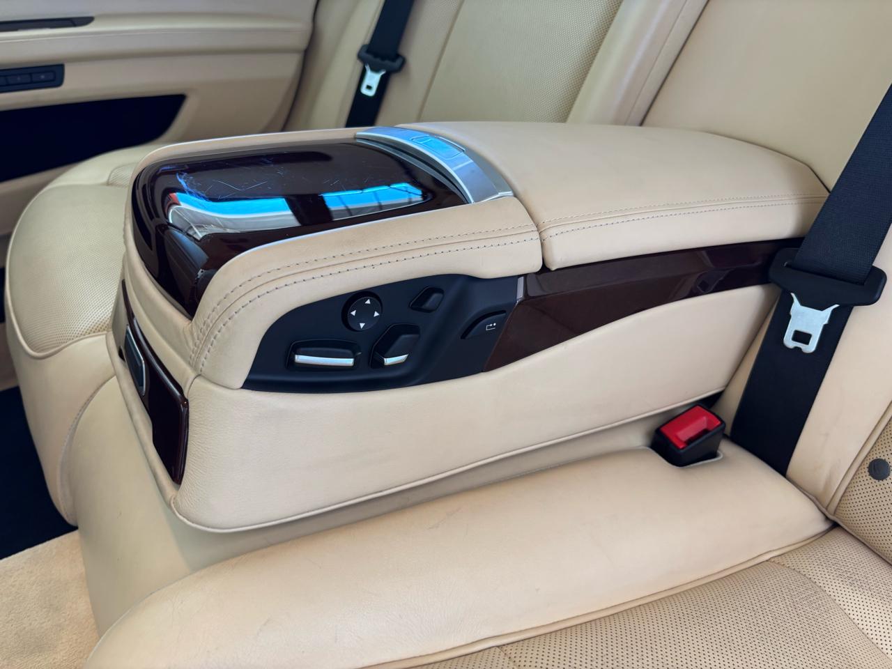 BMW 7 Series 4dr Sdn 750Li RWD 2012