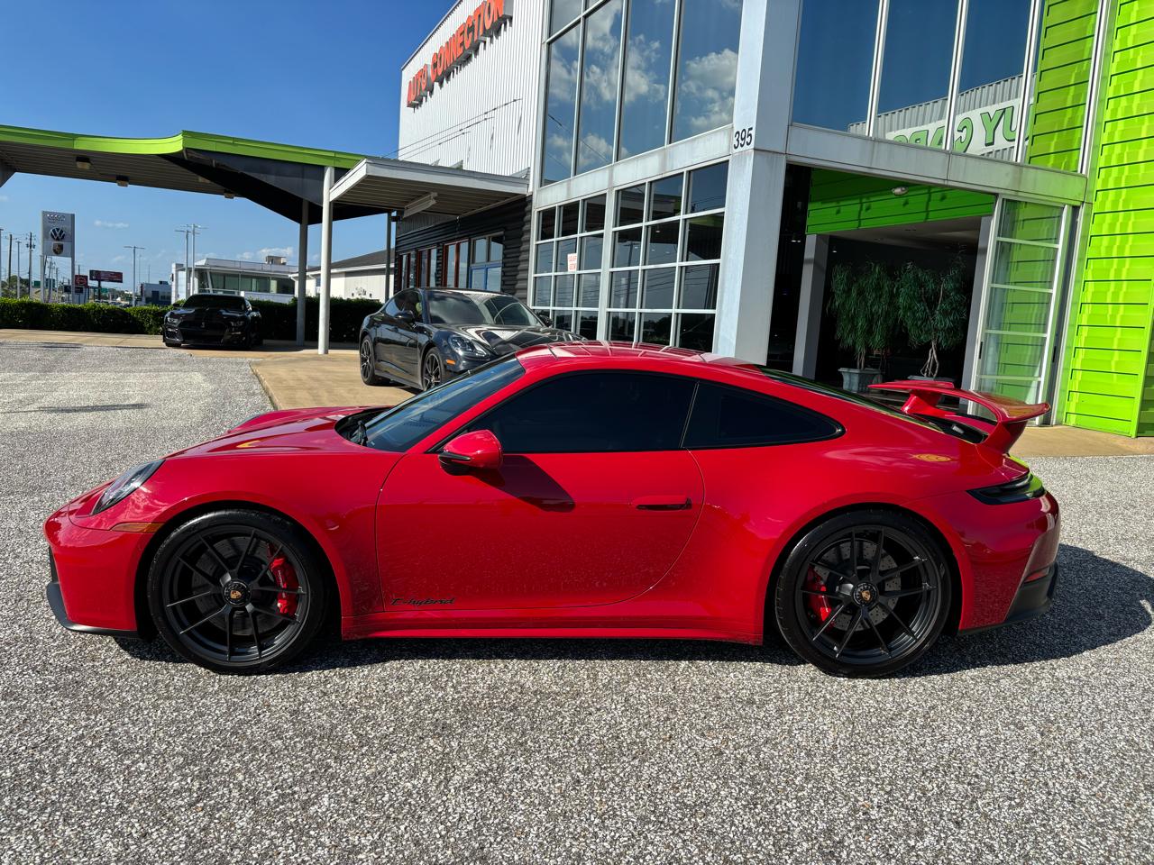 Porsche 911 Carrera 4 GTS Coupe 2025