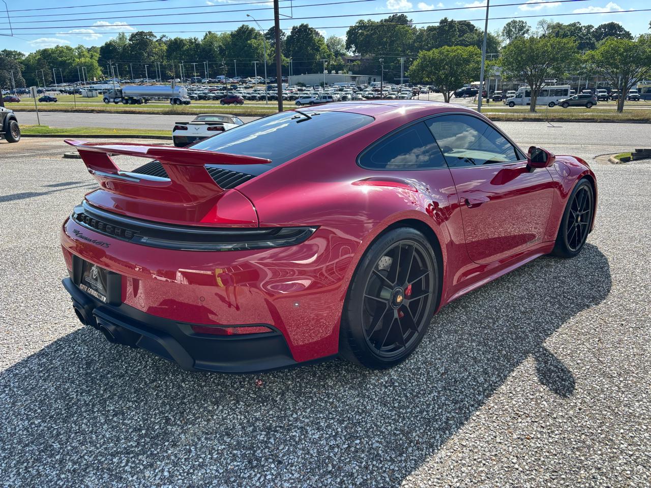 Porsche 911 Carrera 4 GTS Coupe 2025