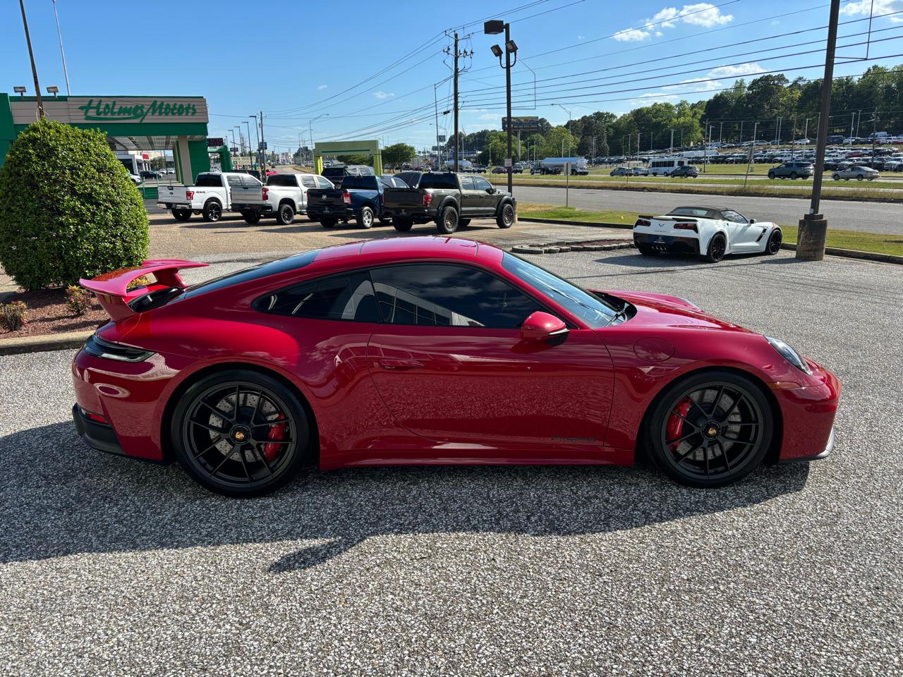 Porsche 911 Carrera 4 GTS Coupe 2025