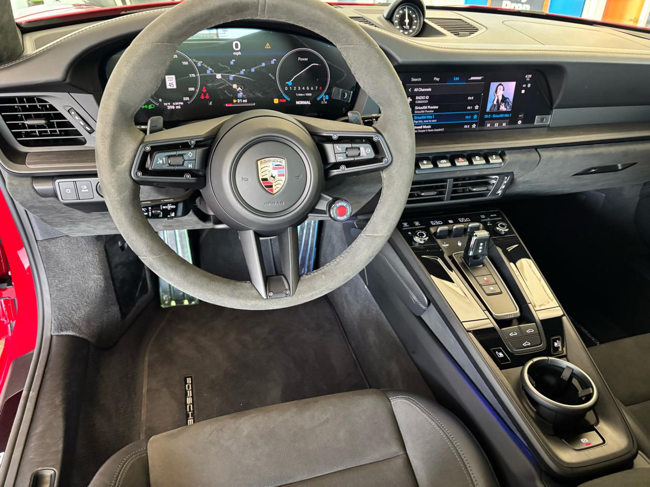Porsche 911 Carrera 4 GTS Coupe 2025