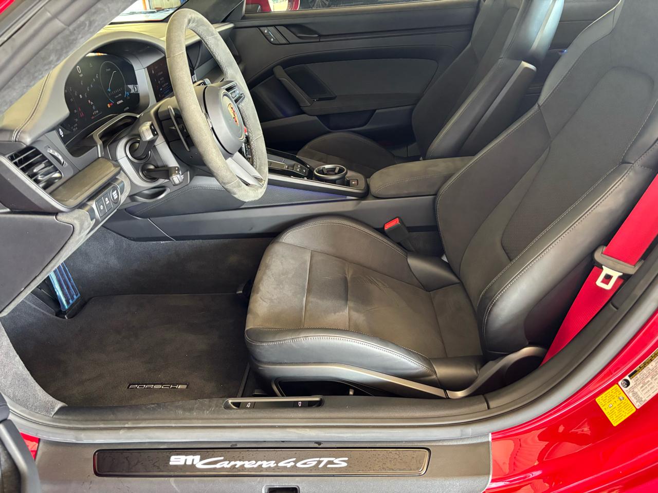 Porsche 911 Carrera 4 GTS Coupe 2025