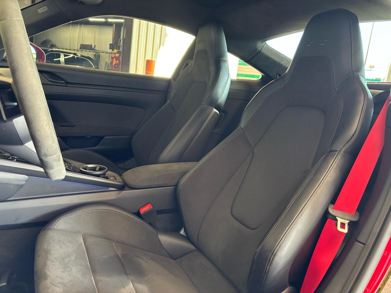 Porsche 911 Carrera 4 GTS Coupe 2025