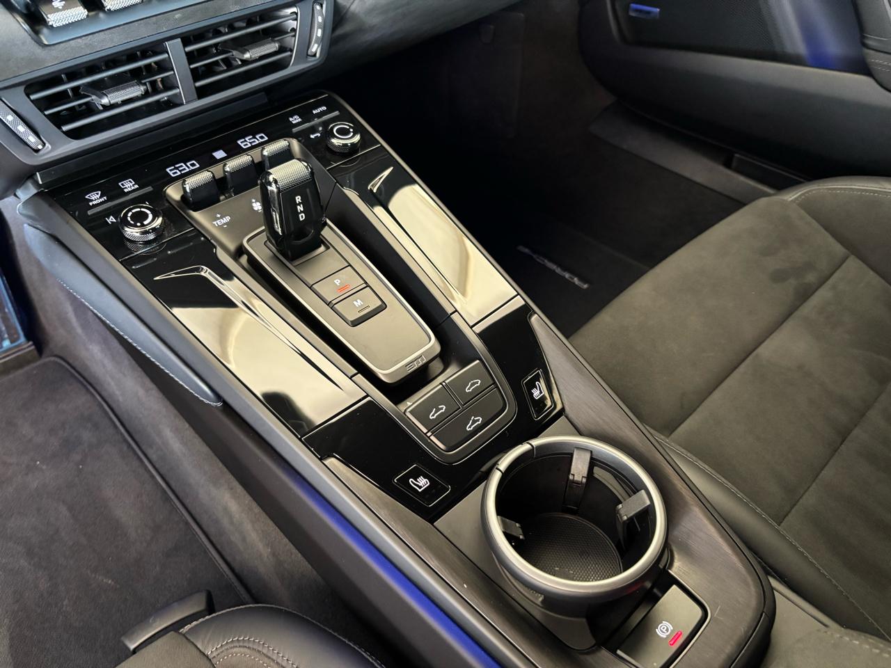 Porsche 911 Carrera 4 GTS Coupe 2025