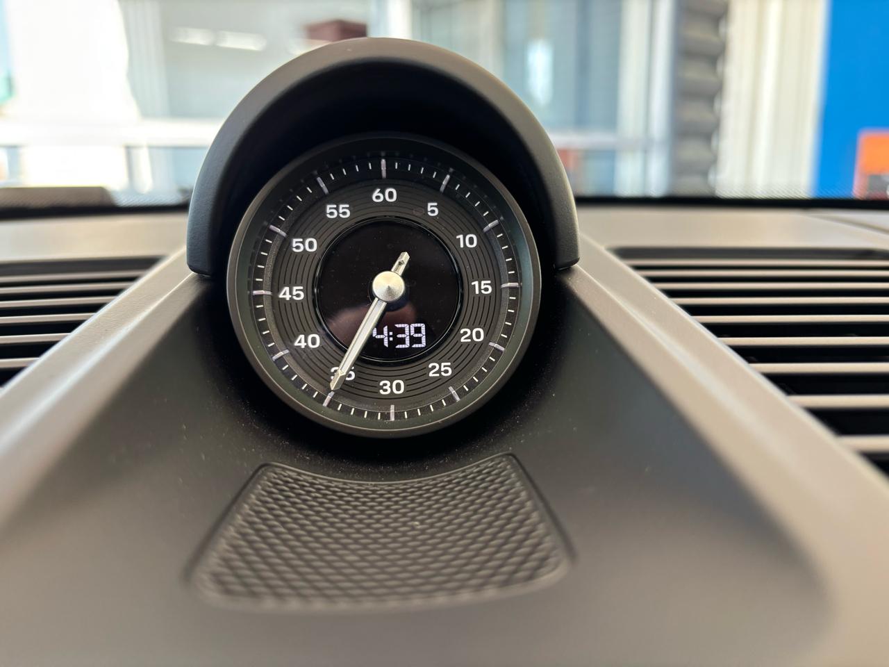 Porsche 911 Carrera 4 GTS Coupe 2025