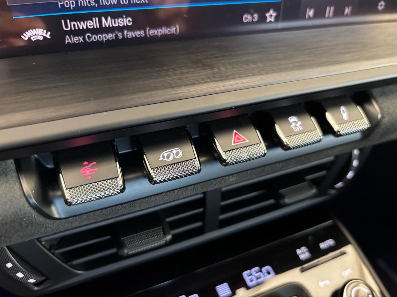 Porsche 911 Carrera 4 GTS Coupe 2025