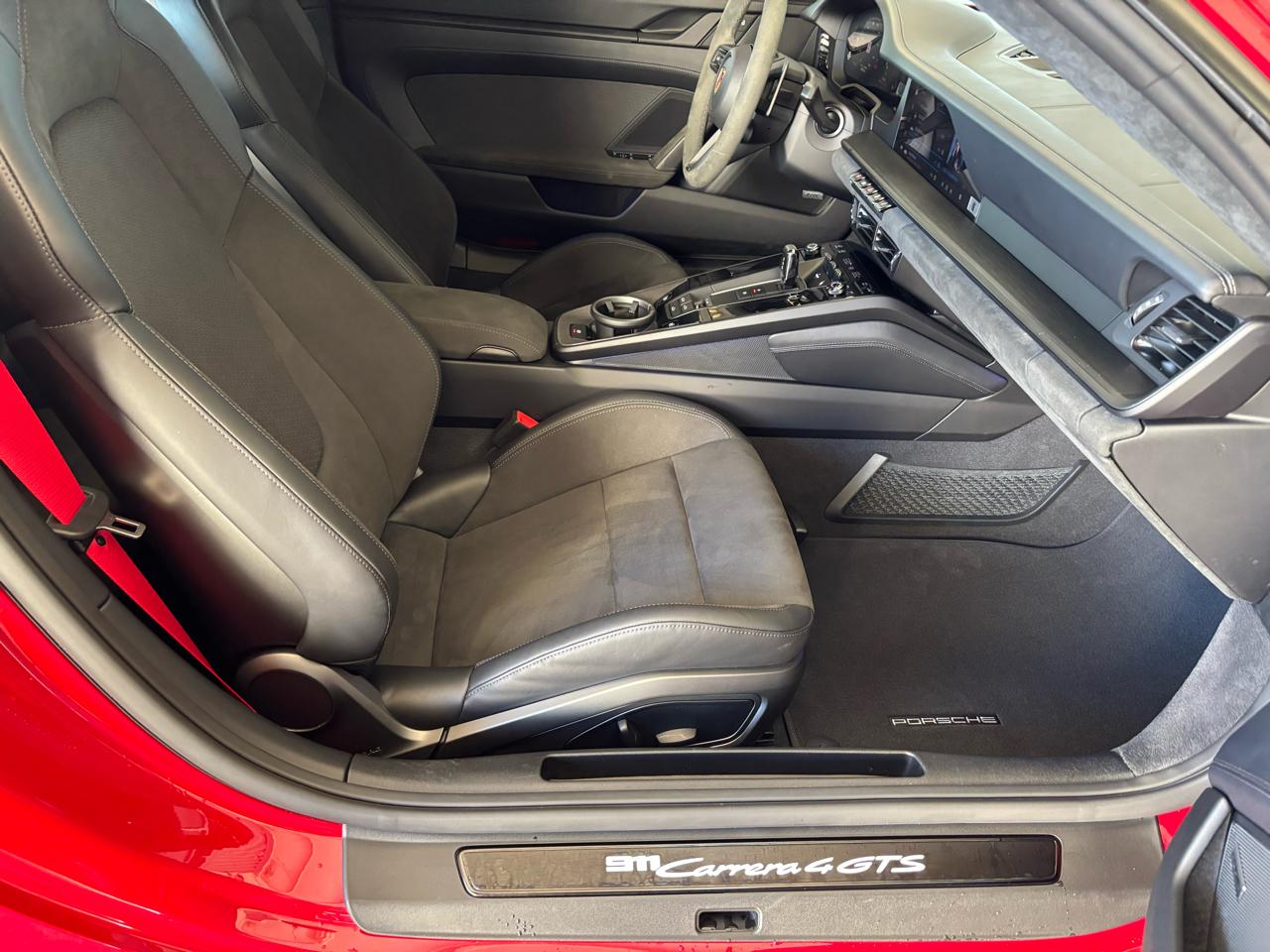 Porsche 911 Carrera 4 GTS Coupe 2025