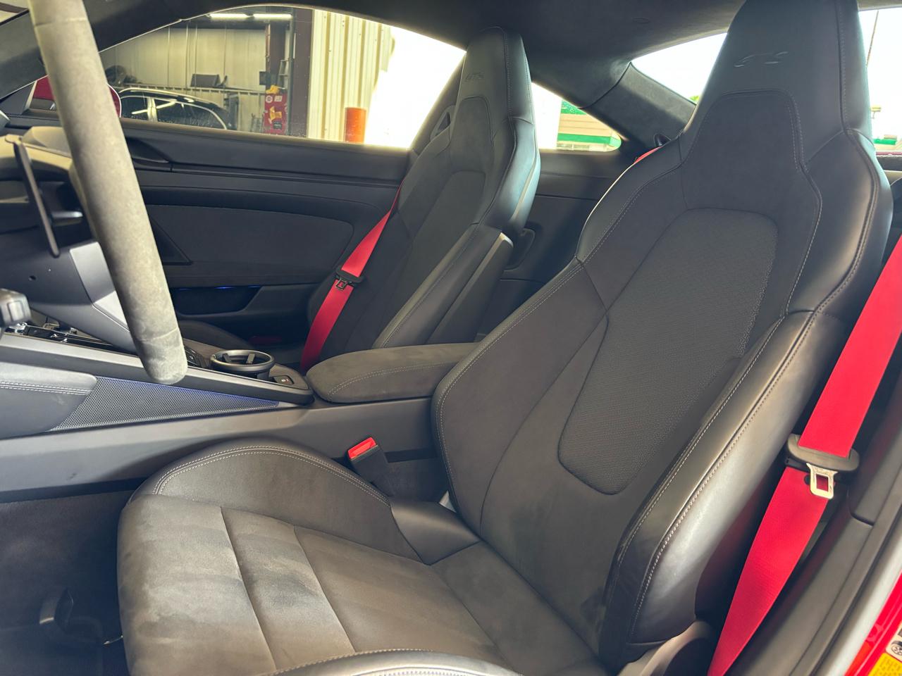 Porsche 911 Carrera 4 GTS Coupe 2025