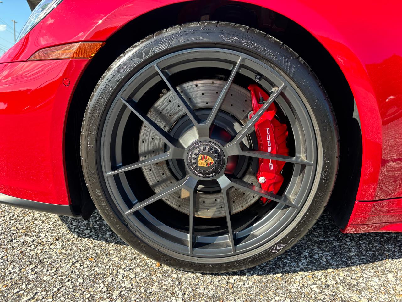 Porsche 911 Carrera 4 GTS Coupe 2025