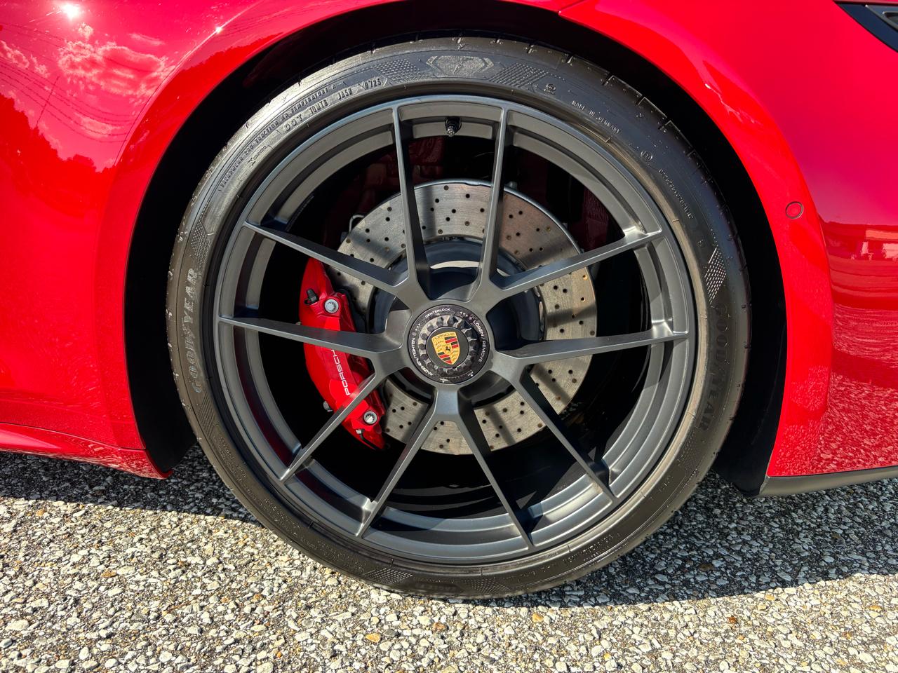 Porsche 911 Carrera 4 GTS Coupe 2025