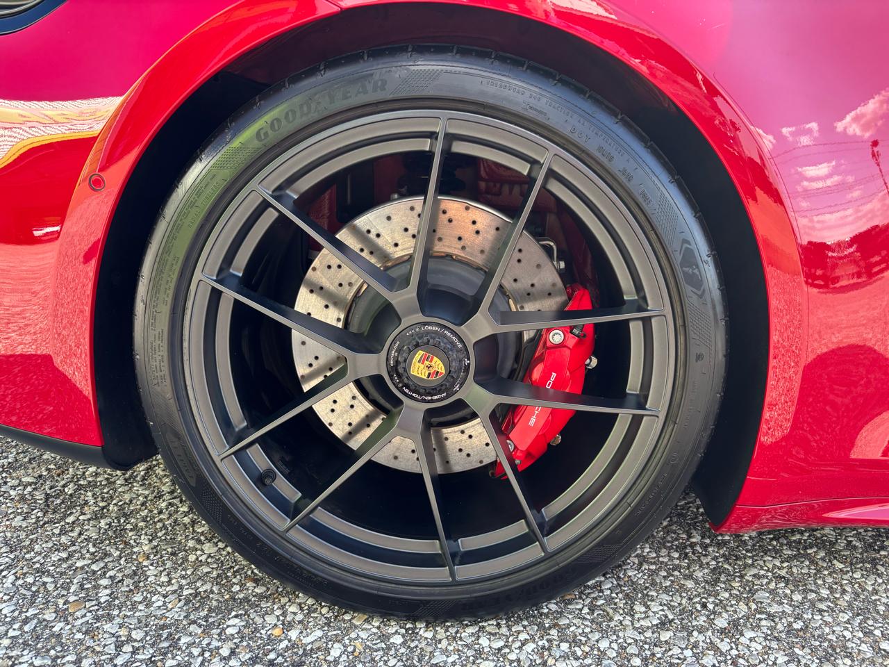 Porsche 911 Carrera 4 GTS Coupe 2025