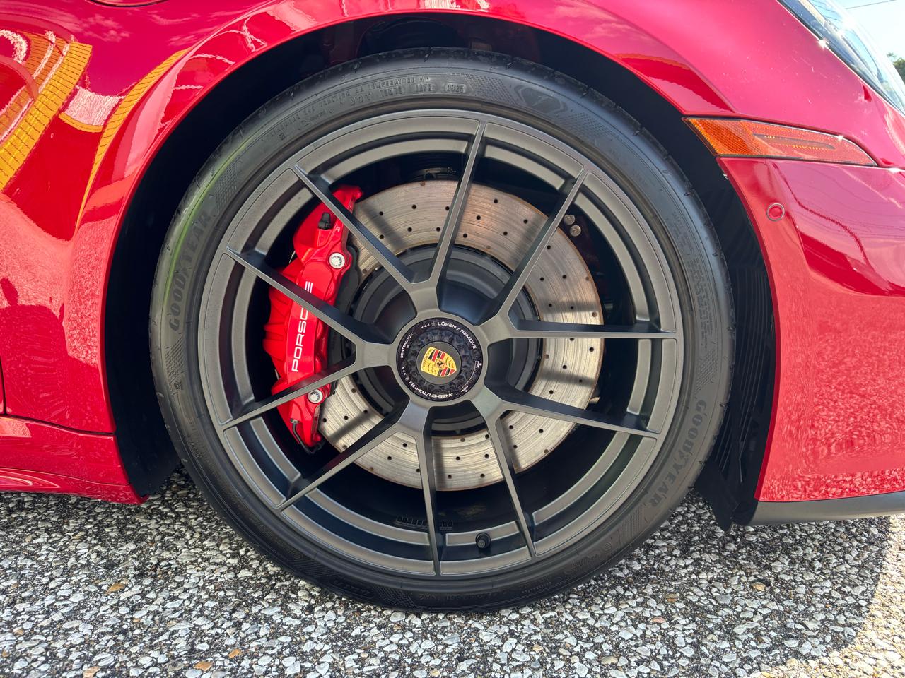 Porsche 911 Carrera 4 GTS Coupe 2025