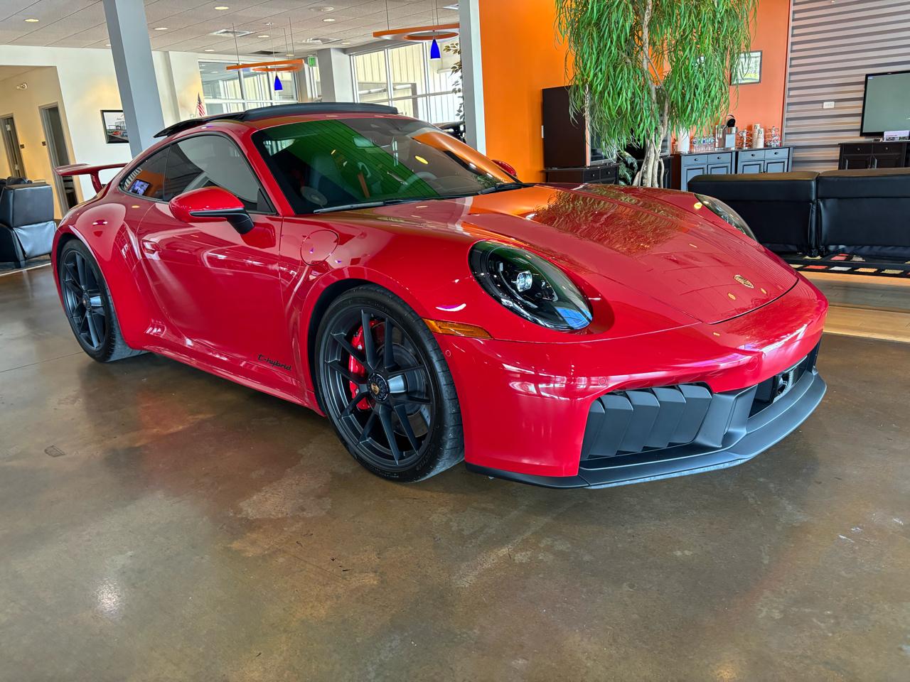 Porsche 911 Carrera 4 GTS Coupe 2025