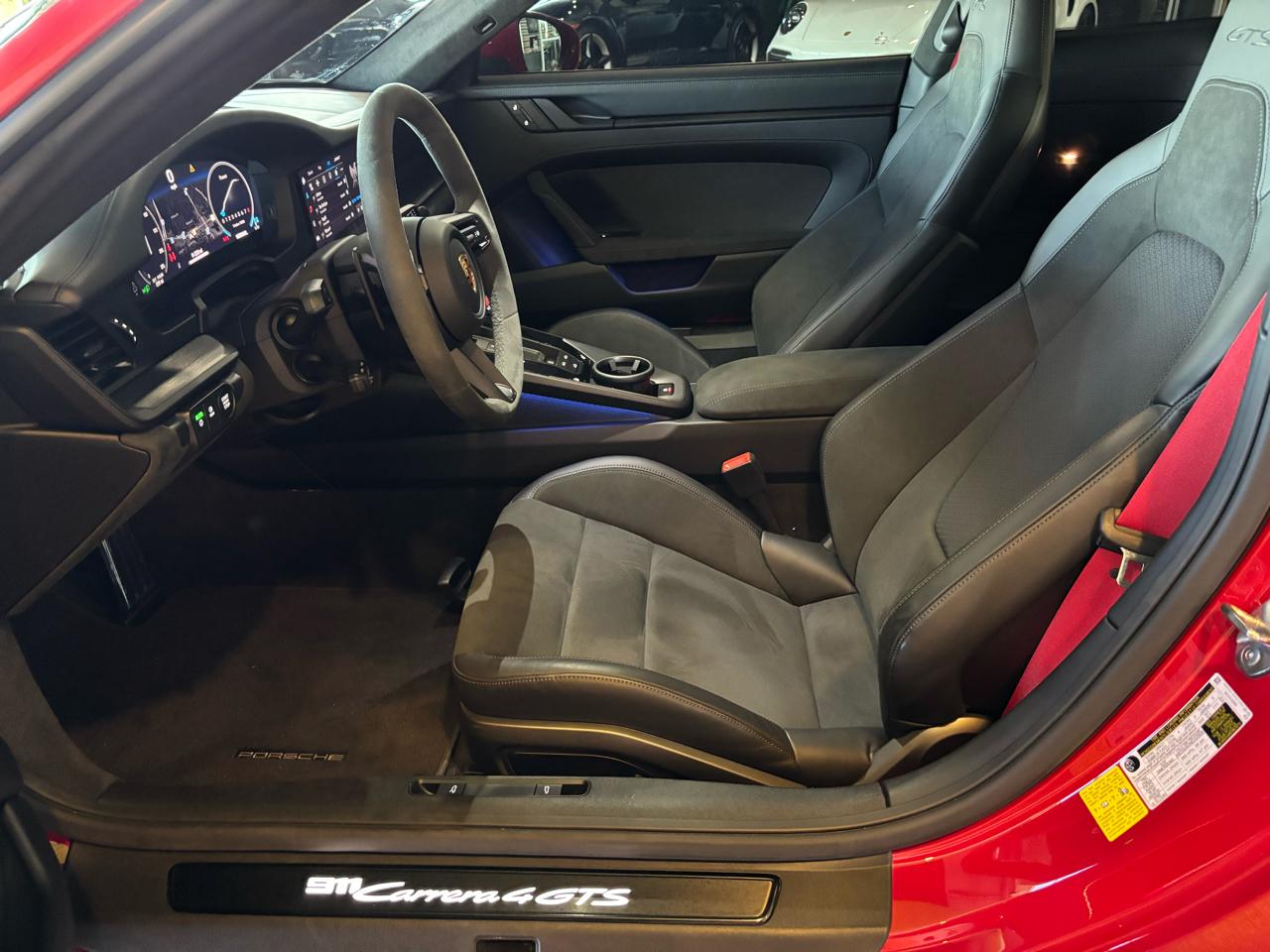 Porsche 911 Carrera 4 GTS Coupe 2025