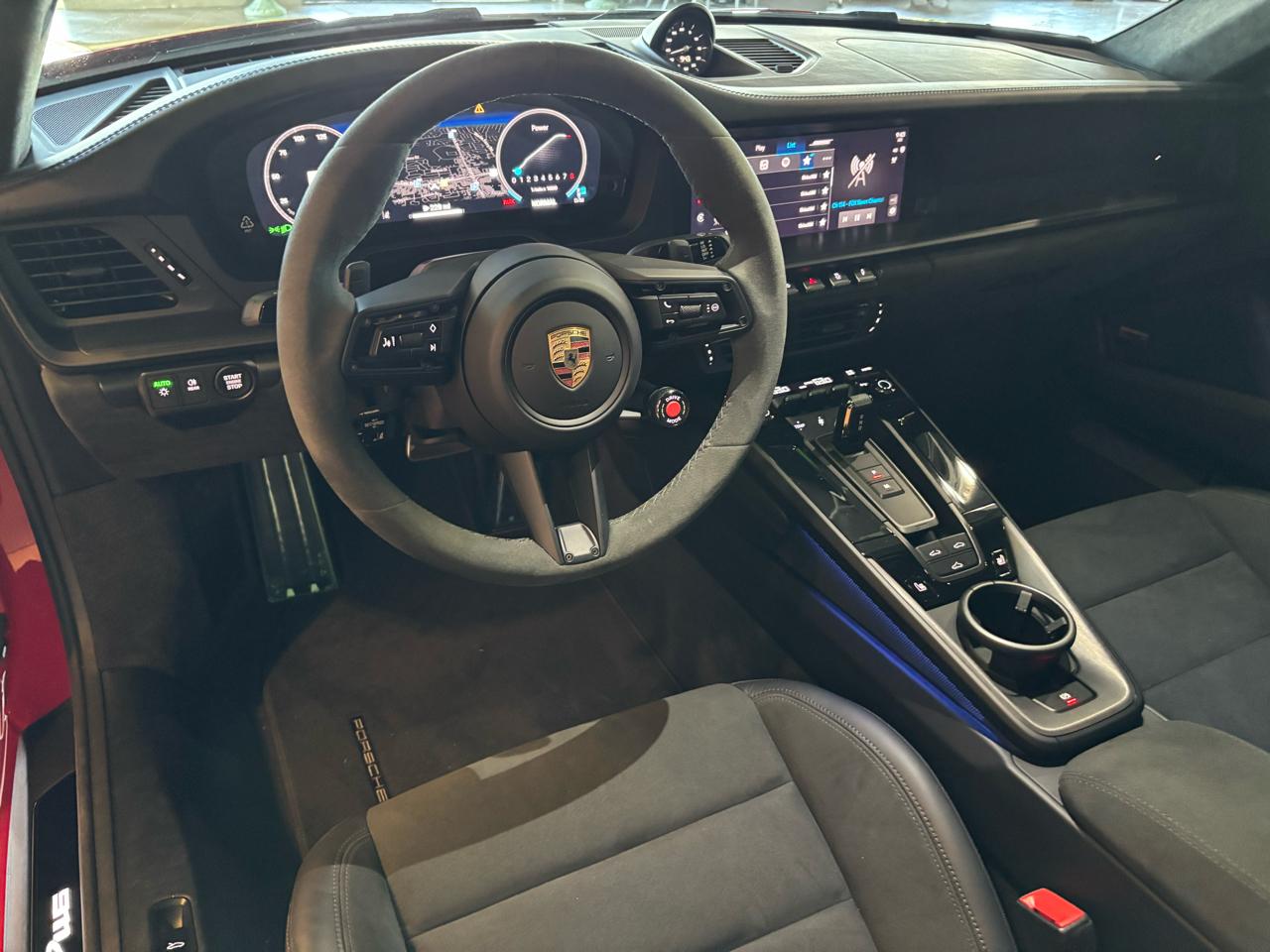 Porsche 911 Carrera 4 GTS Coupe 2025