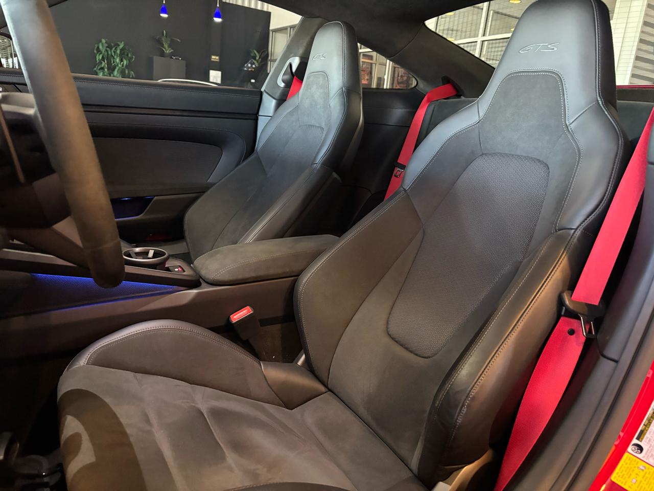 Porsche 911 Carrera 4 GTS Coupe 2025