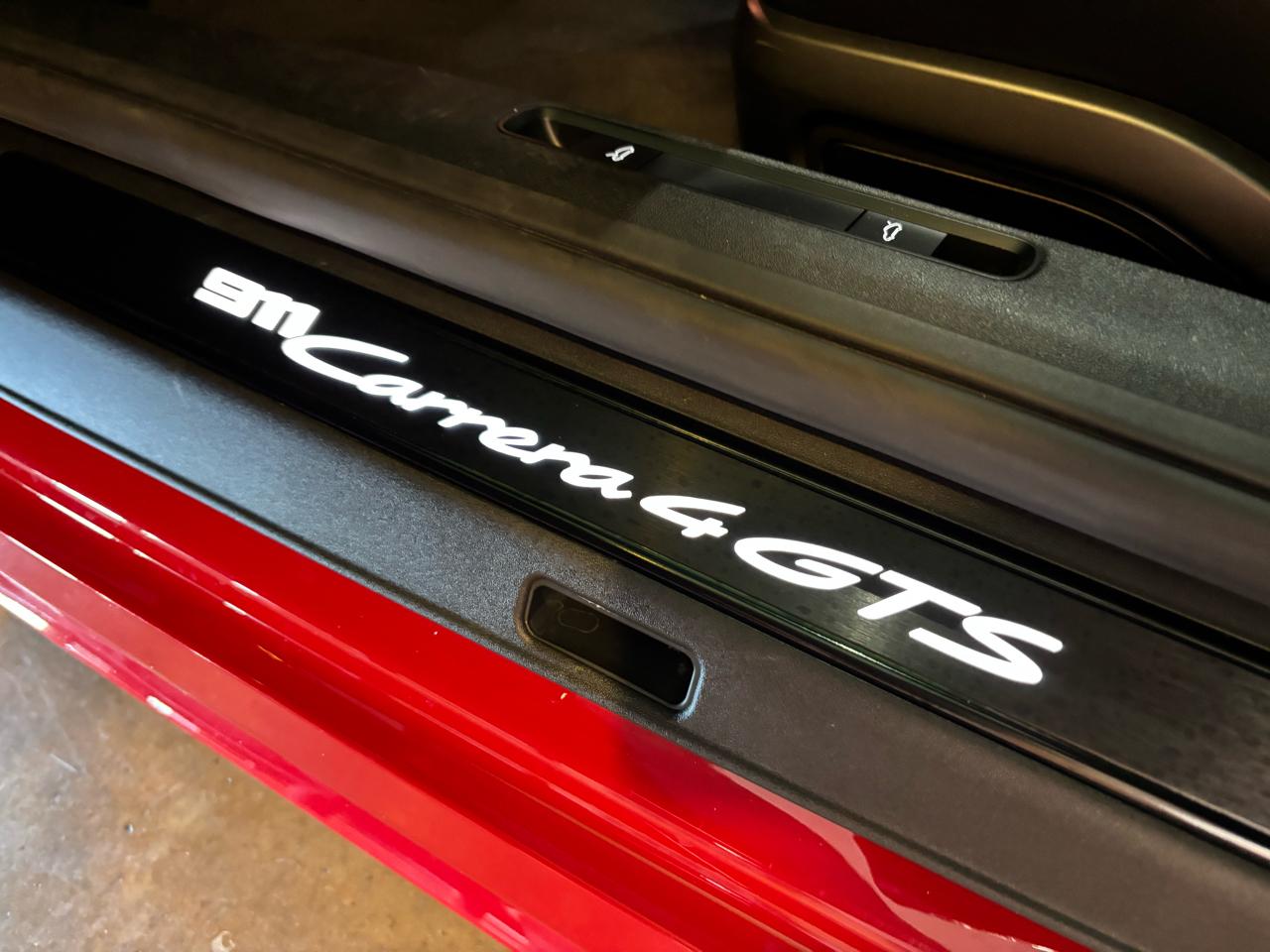 Porsche 911 Carrera 4 GTS Coupe 2025