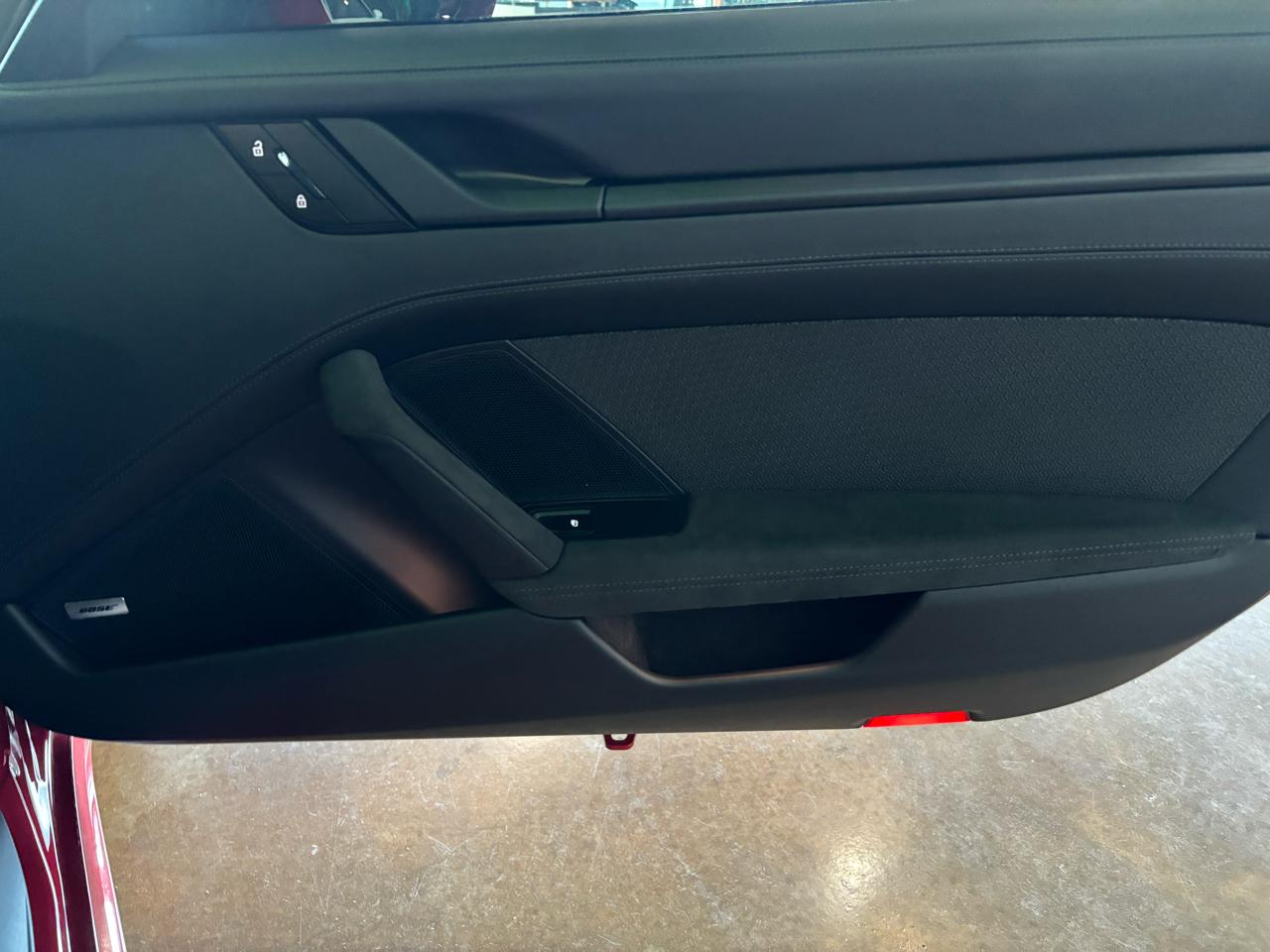 Porsche 911 Carrera 4 GTS Coupe 2025