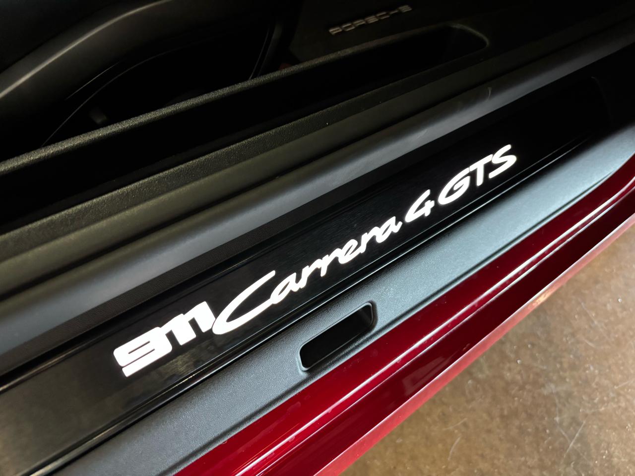 Porsche 911 Carrera 4 GTS Coupe 2025