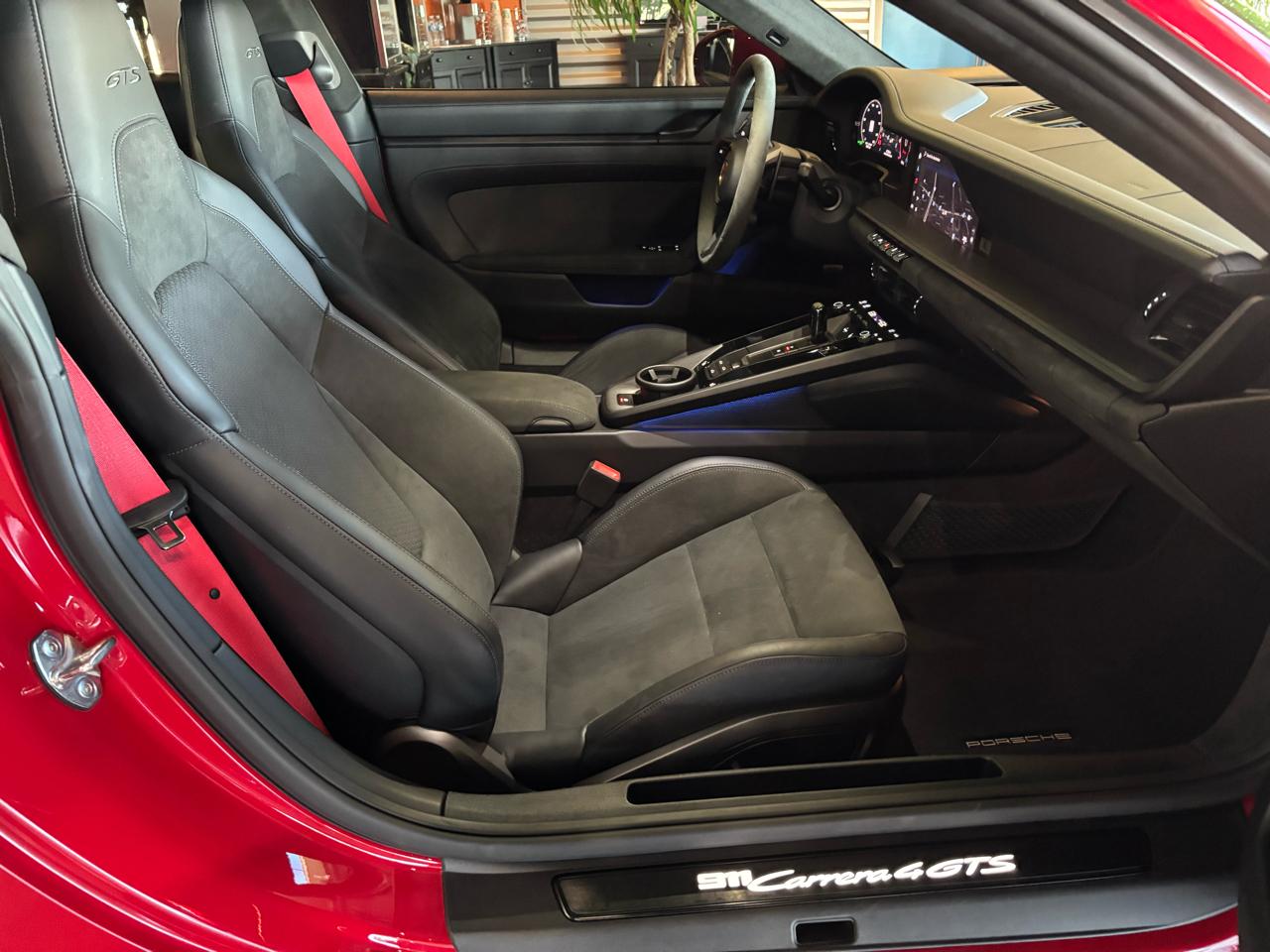 Porsche 911 Carrera 4 GTS Coupe 2025