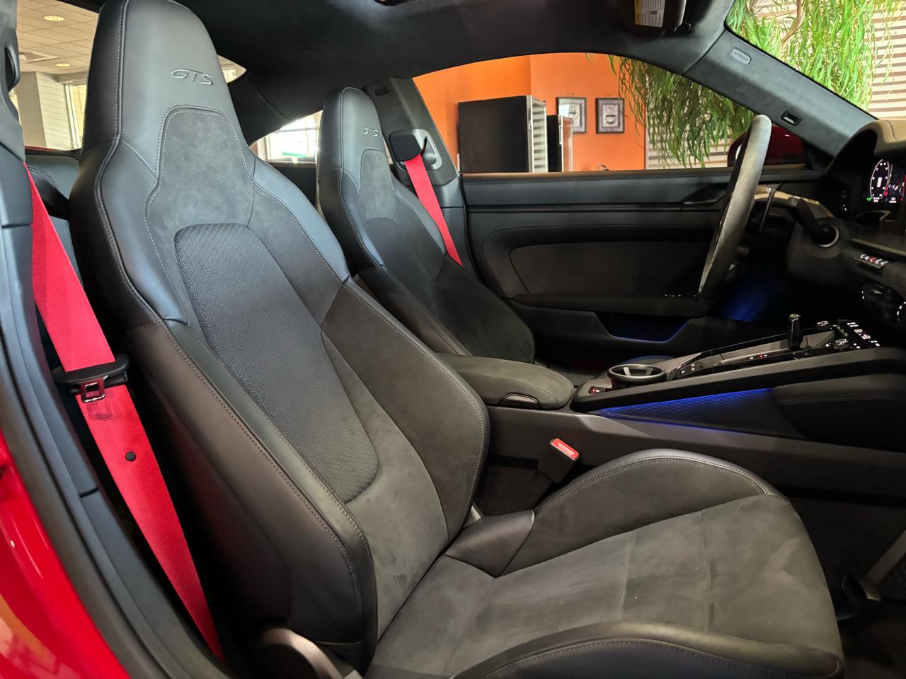 Porsche 911 Carrera 4 GTS Coupe 2025