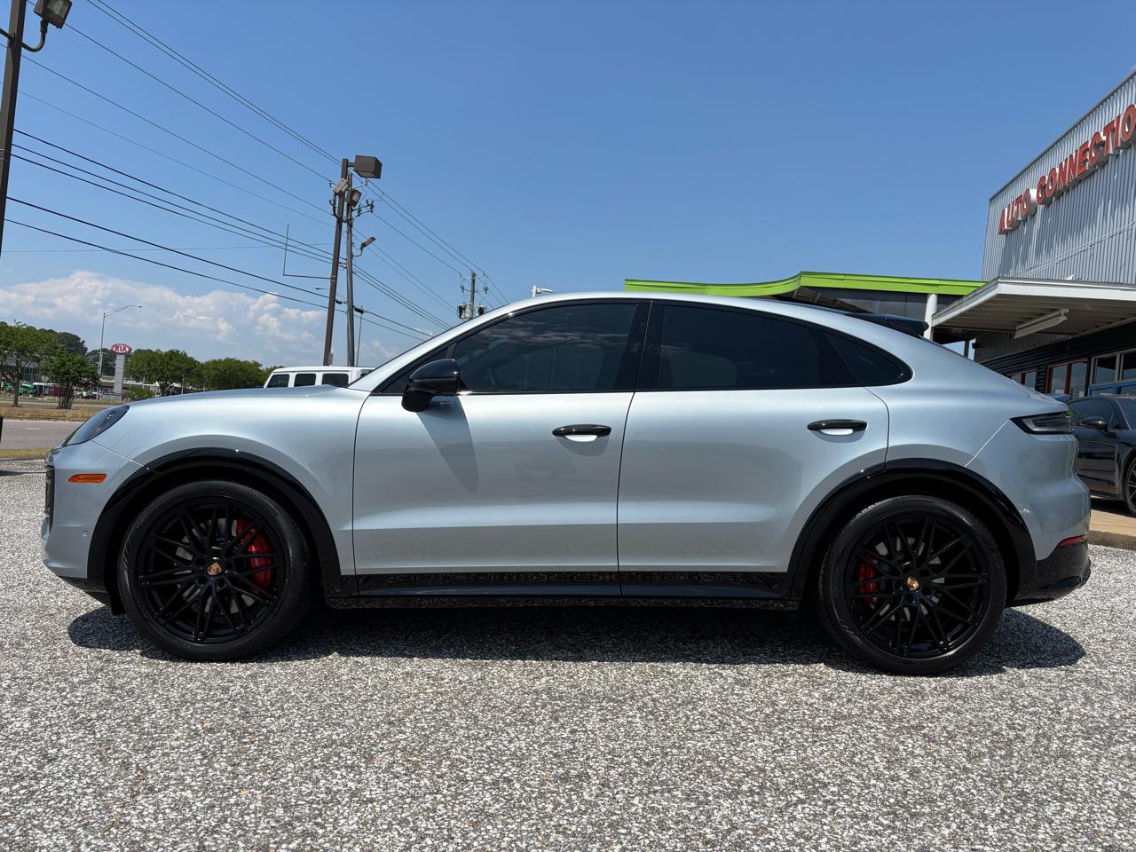 Porsche Cayenne GTS Coupe AWD 2025