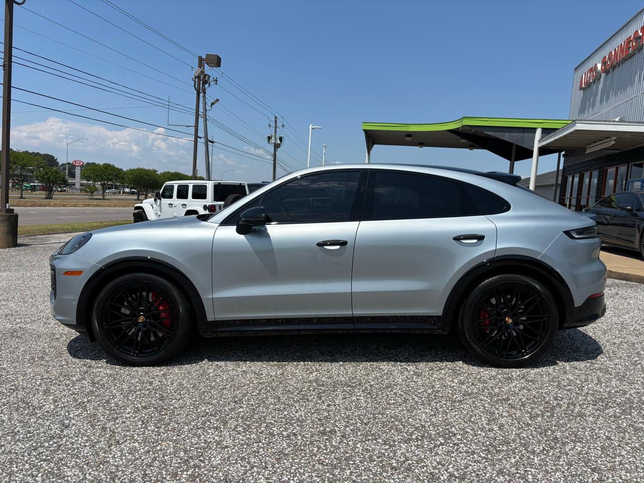 Porsche Cayenne GTS Coupe AWD 2025