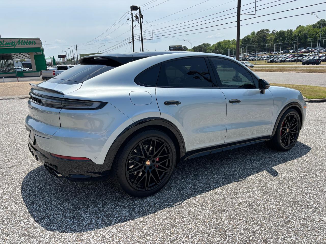 Porsche Cayenne GTS Coupe AWD 2025