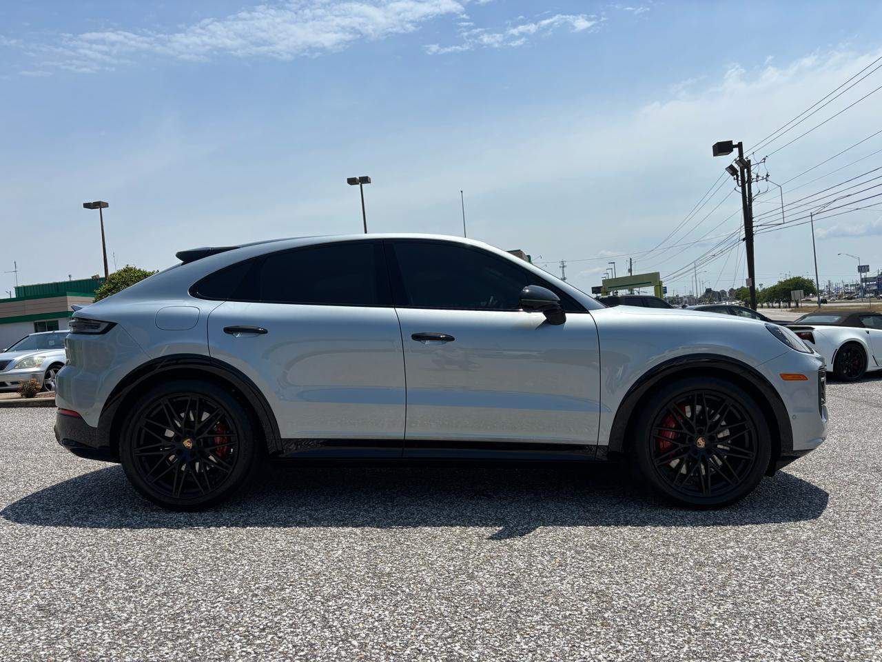 Porsche Cayenne GTS Coupe AWD 2025
