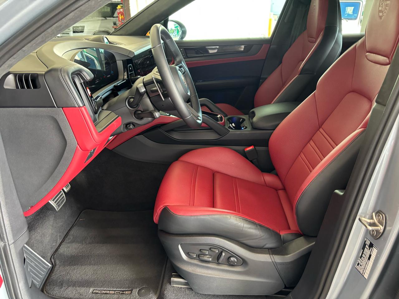 Porsche Cayenne GTS Coupe AWD 2025