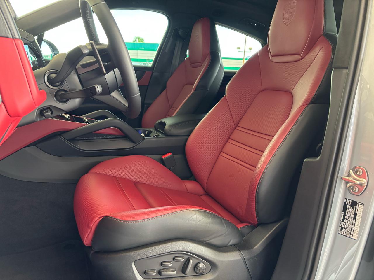 Porsche Cayenne GTS Coupe AWD 2025