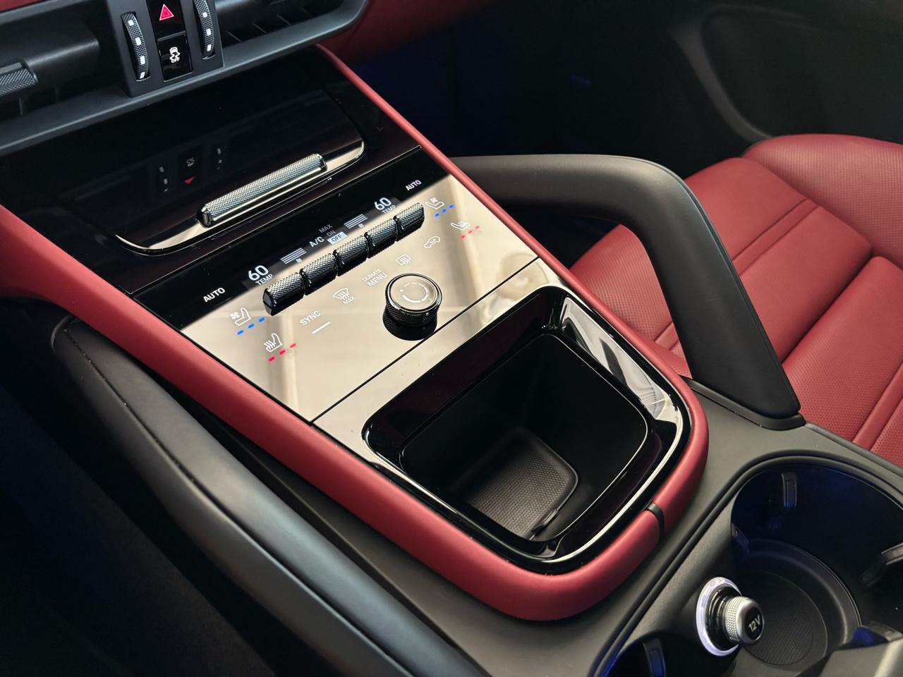 Porsche Cayenne GTS Coupe AWD 2025