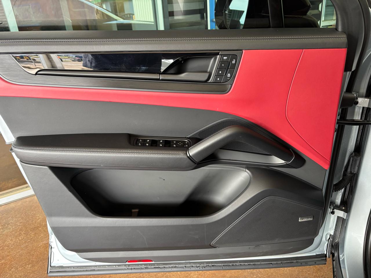 Porsche Cayenne GTS Coupe AWD 2025