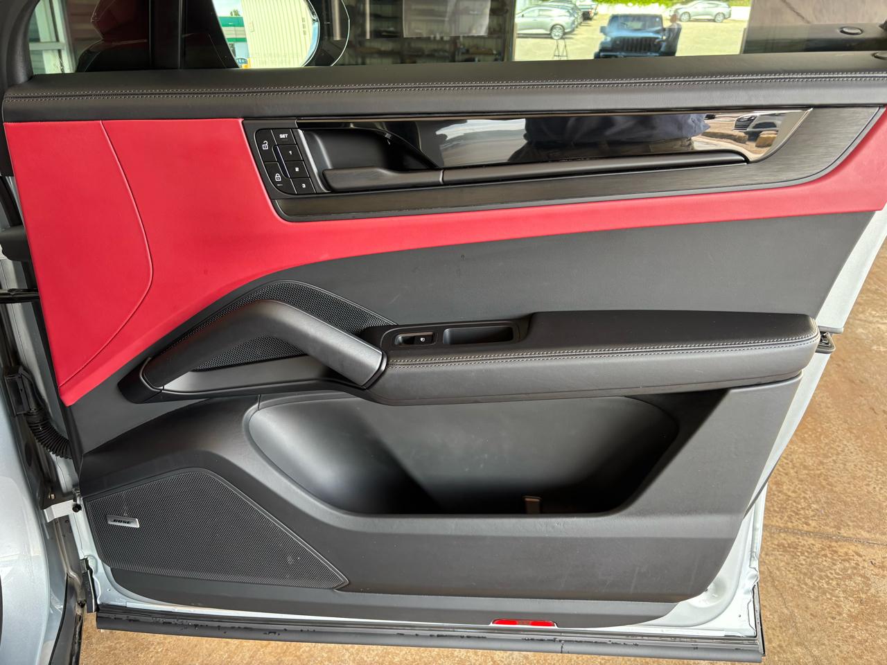 Porsche Cayenne GTS Coupe AWD 2025