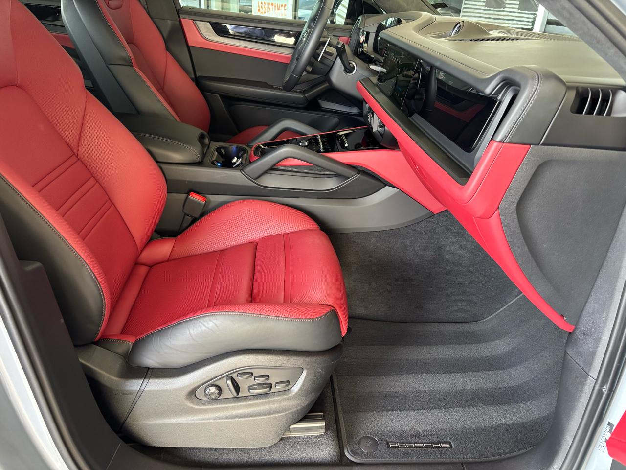 Porsche Cayenne GTS Coupe AWD 2025