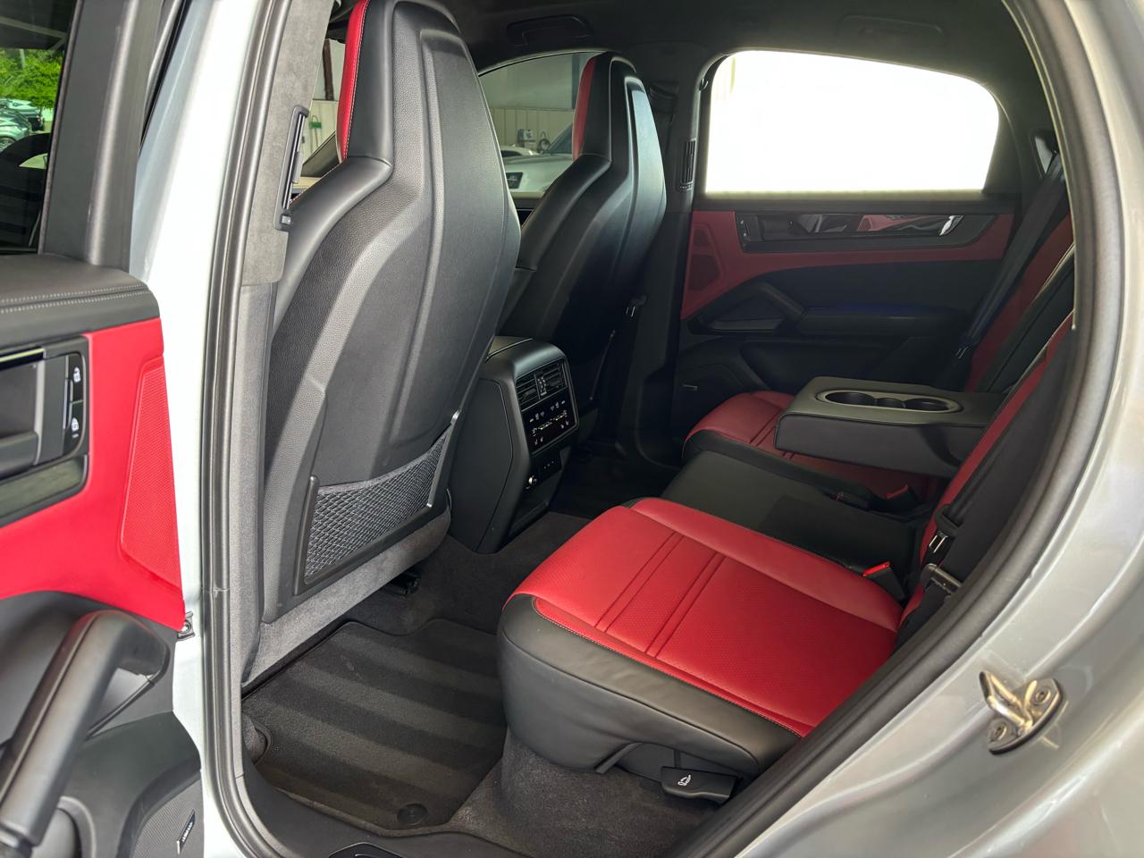 Porsche Cayenne GTS Coupe AWD 2025