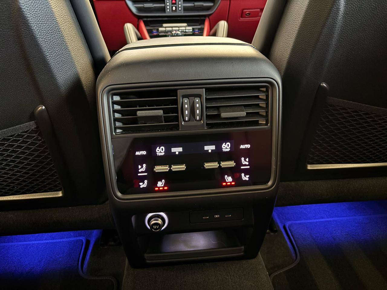 Porsche Cayenne GTS Coupe AWD 2025