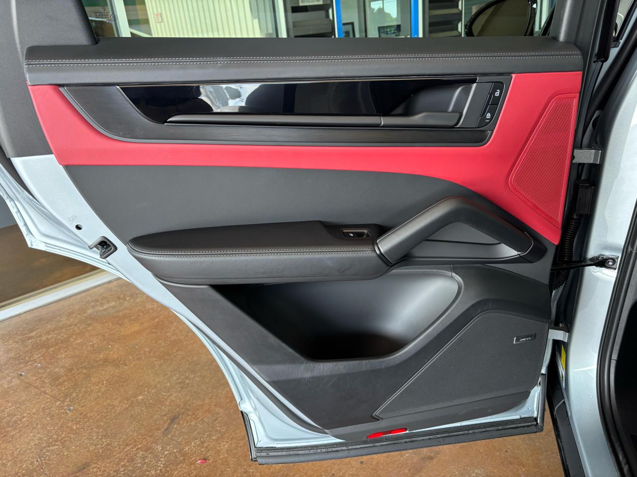 Porsche Cayenne GTS Coupe AWD 2025