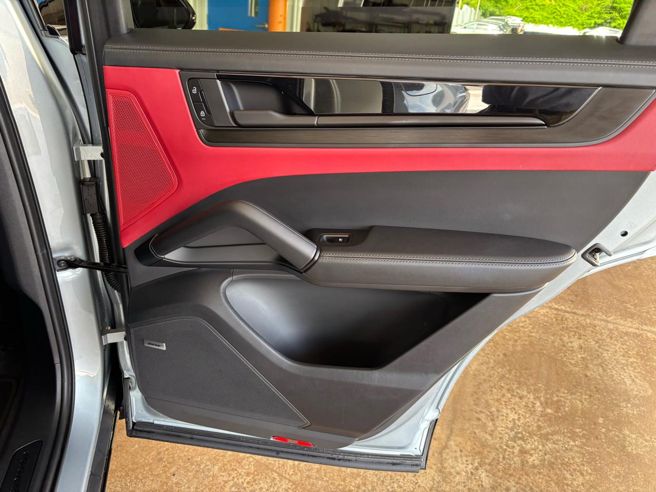 Porsche Cayenne GTS Coupe AWD 2025