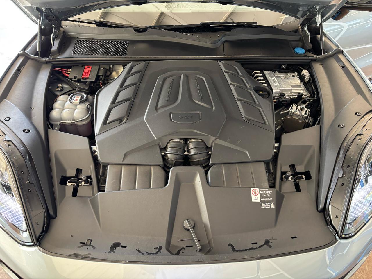 Porsche Cayenne GTS Coupe AWD 2025