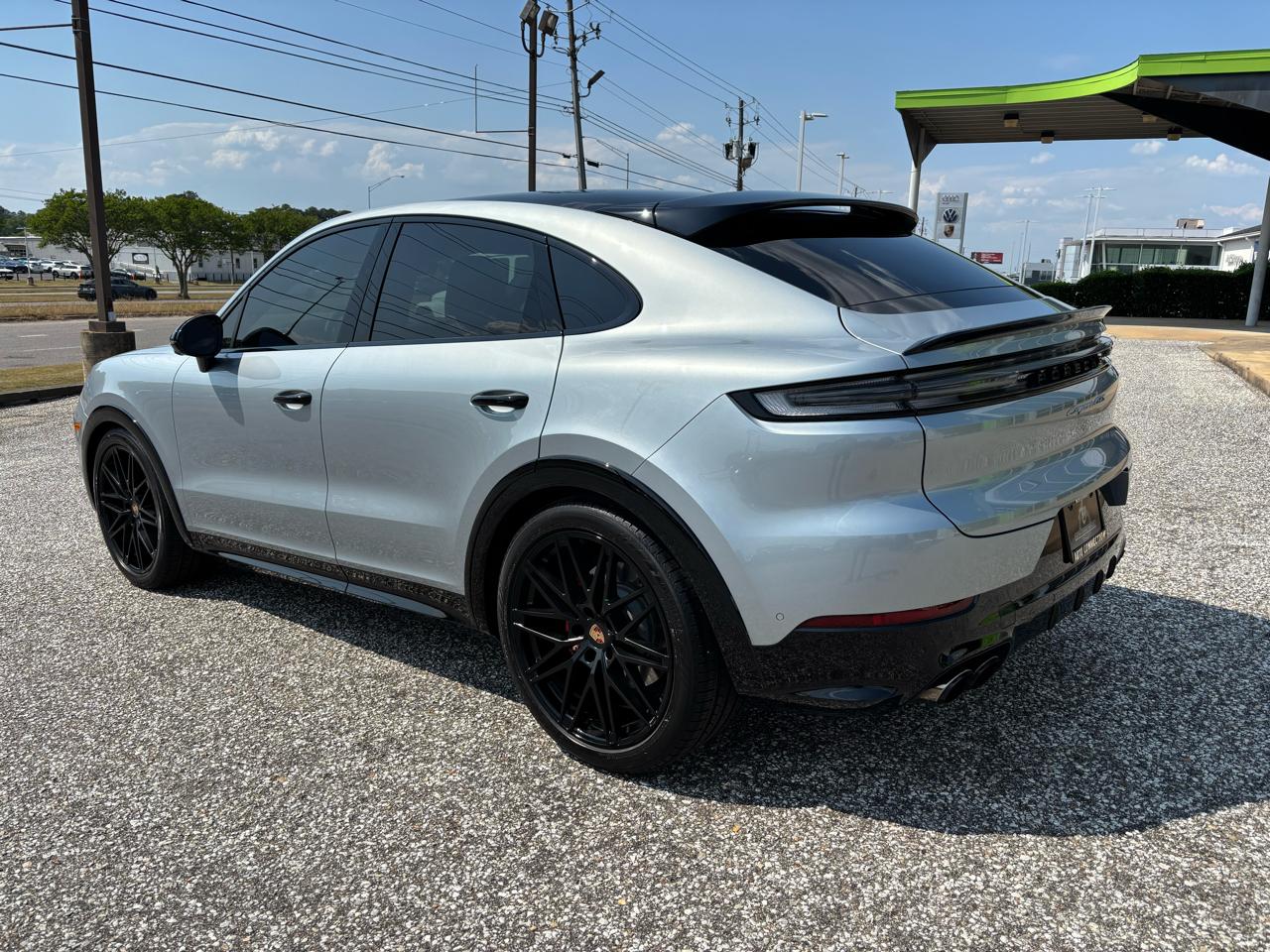 Porsche Cayenne GTS Coupe AWD 2025
