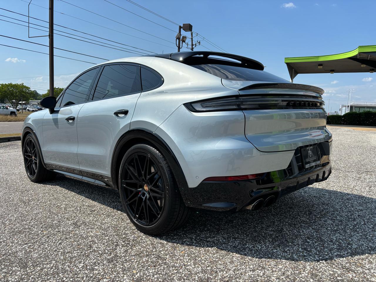 Porsche Cayenne GTS Coupe AWD 2025