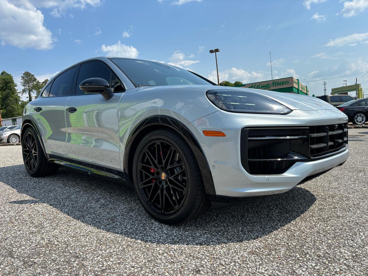 Porsche Cayenne GTS Coupe AWD 2025