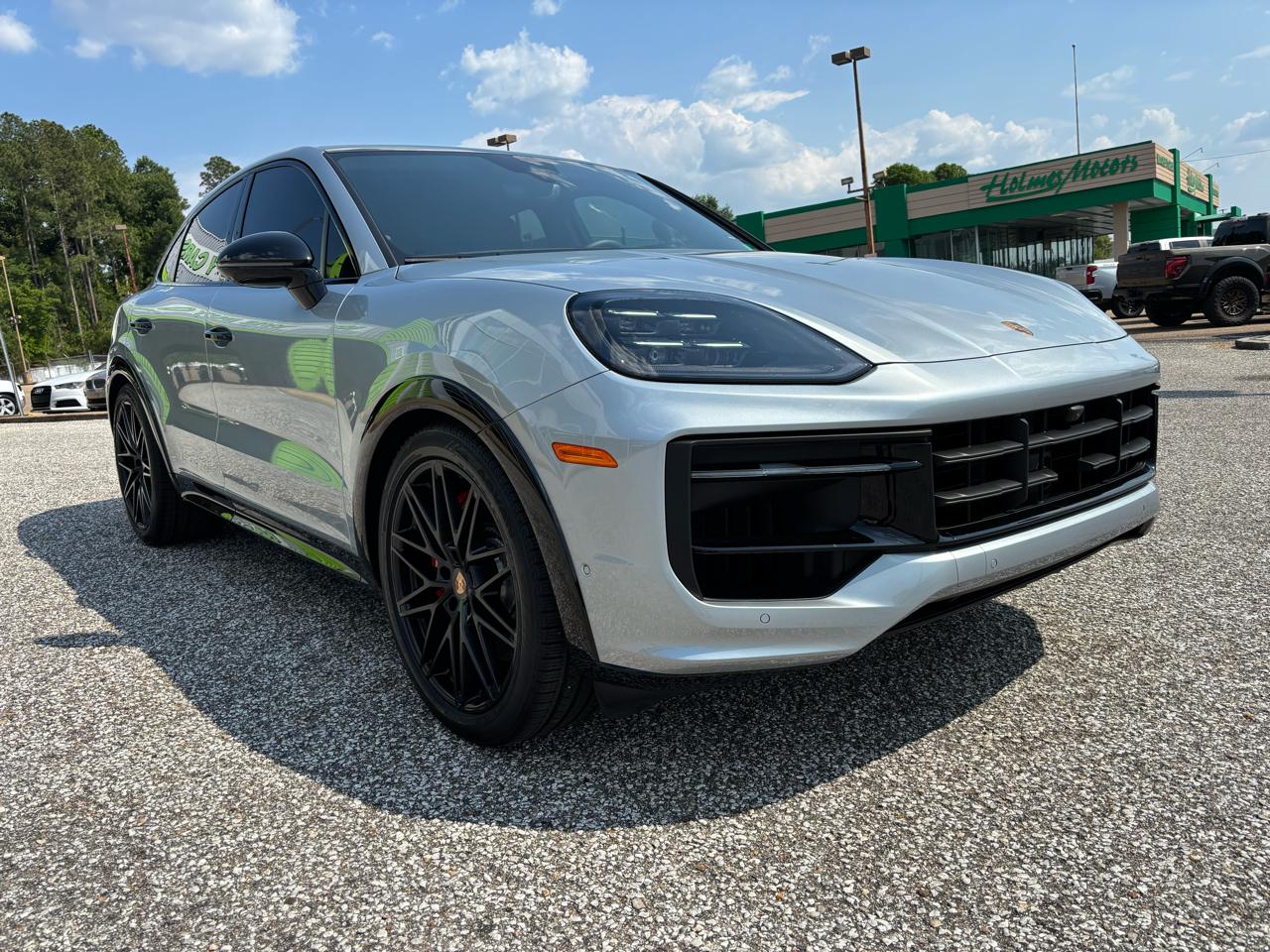 Porsche Cayenne GTS Coupe AWD 2025