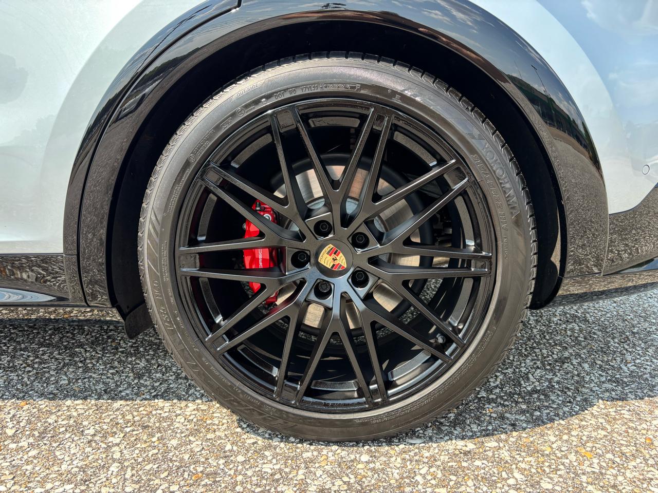 Porsche Cayenne GTS Coupe AWD 2025