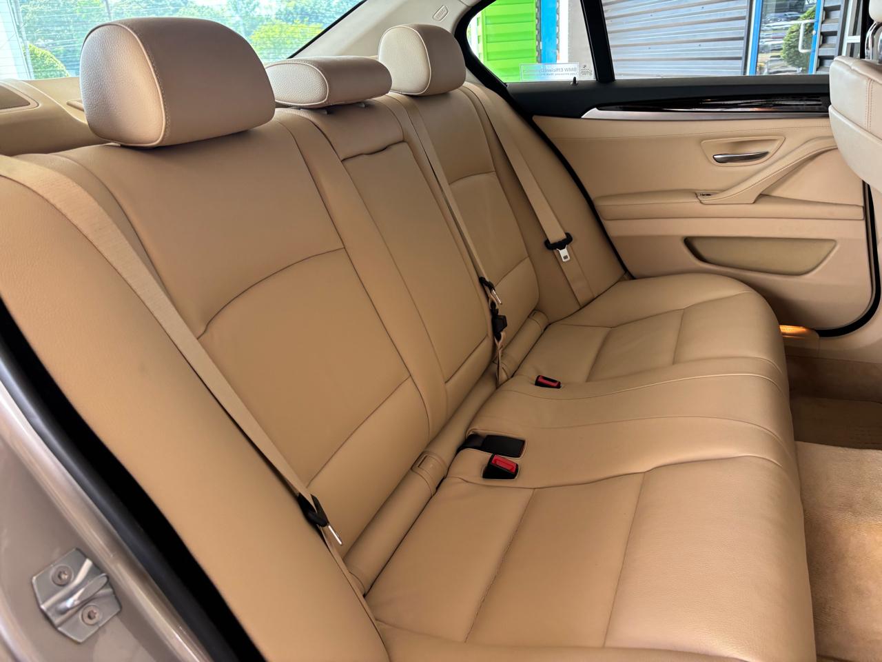 BMW 5 Series 4dr Sdn 535i RWD 2013