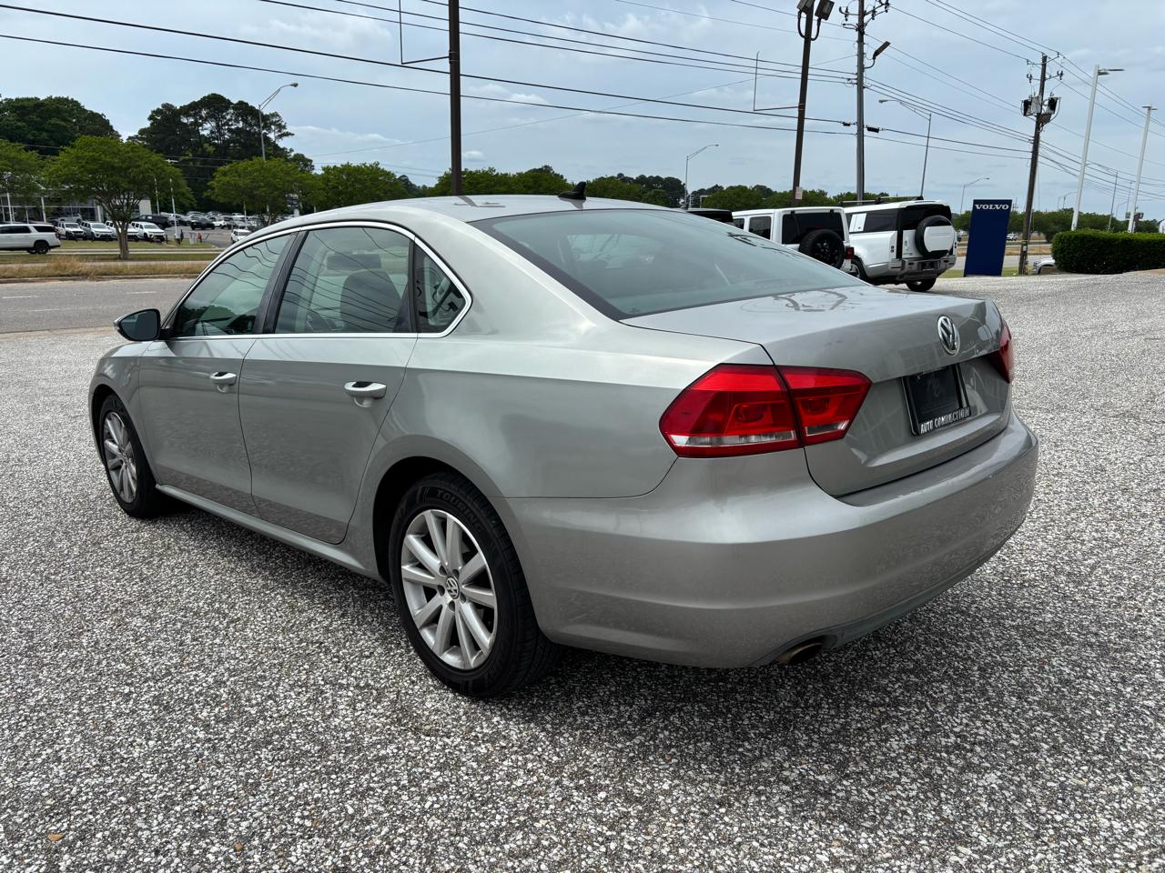 Volkswagen Passat 4dr Sdn 2.5L Auto SE PZEV 2012