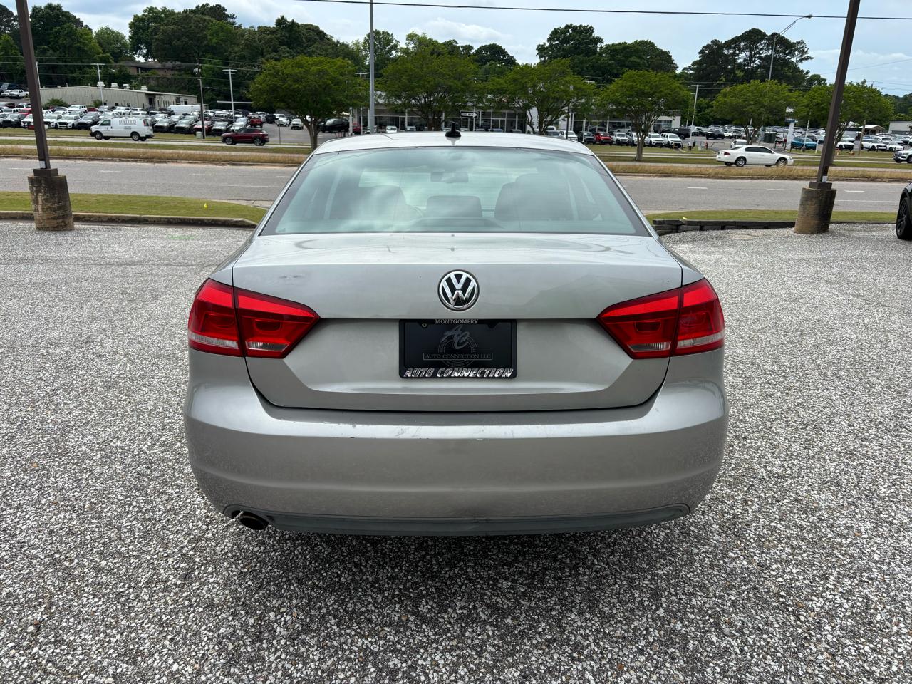 Volkswagen Passat 4dr Sdn 2.5L Auto SE PZEV 2012