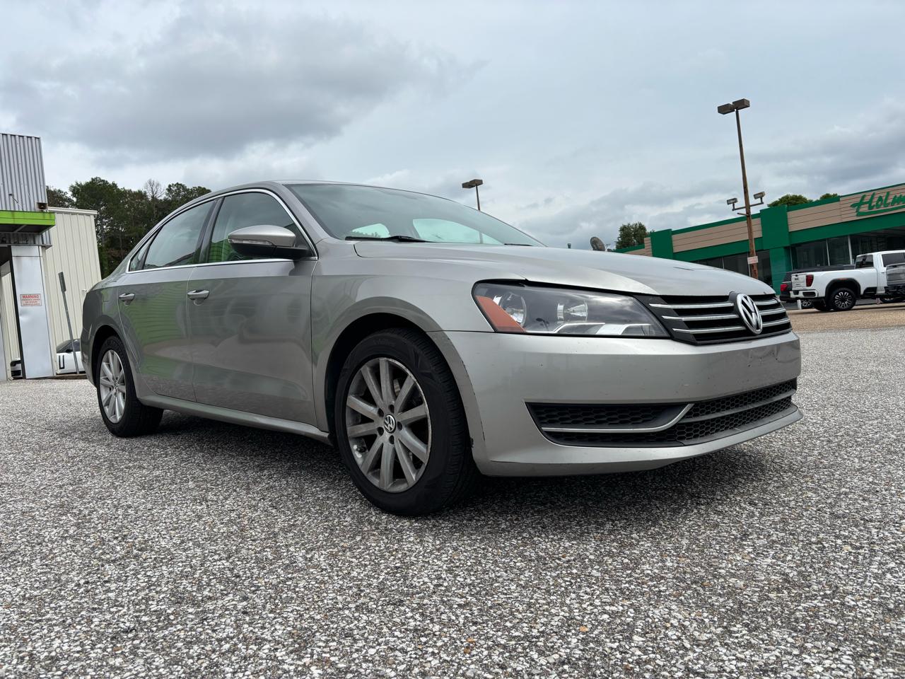 Volkswagen Passat 4dr Sdn 2.5L Auto SE PZEV 2012