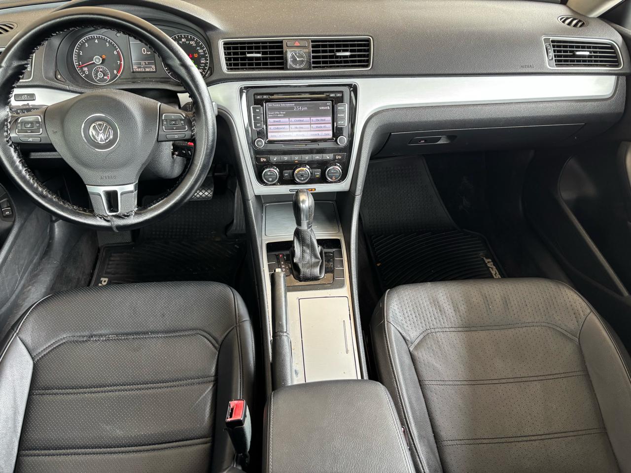 Volkswagen Passat 4dr Sdn 2.5L Auto SE PZEV 2012